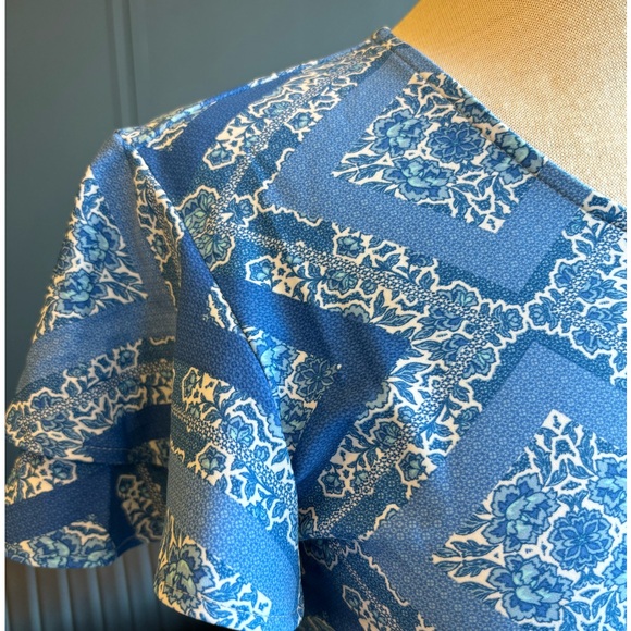 Pretty blues pattern dress - Picture 2 of 5